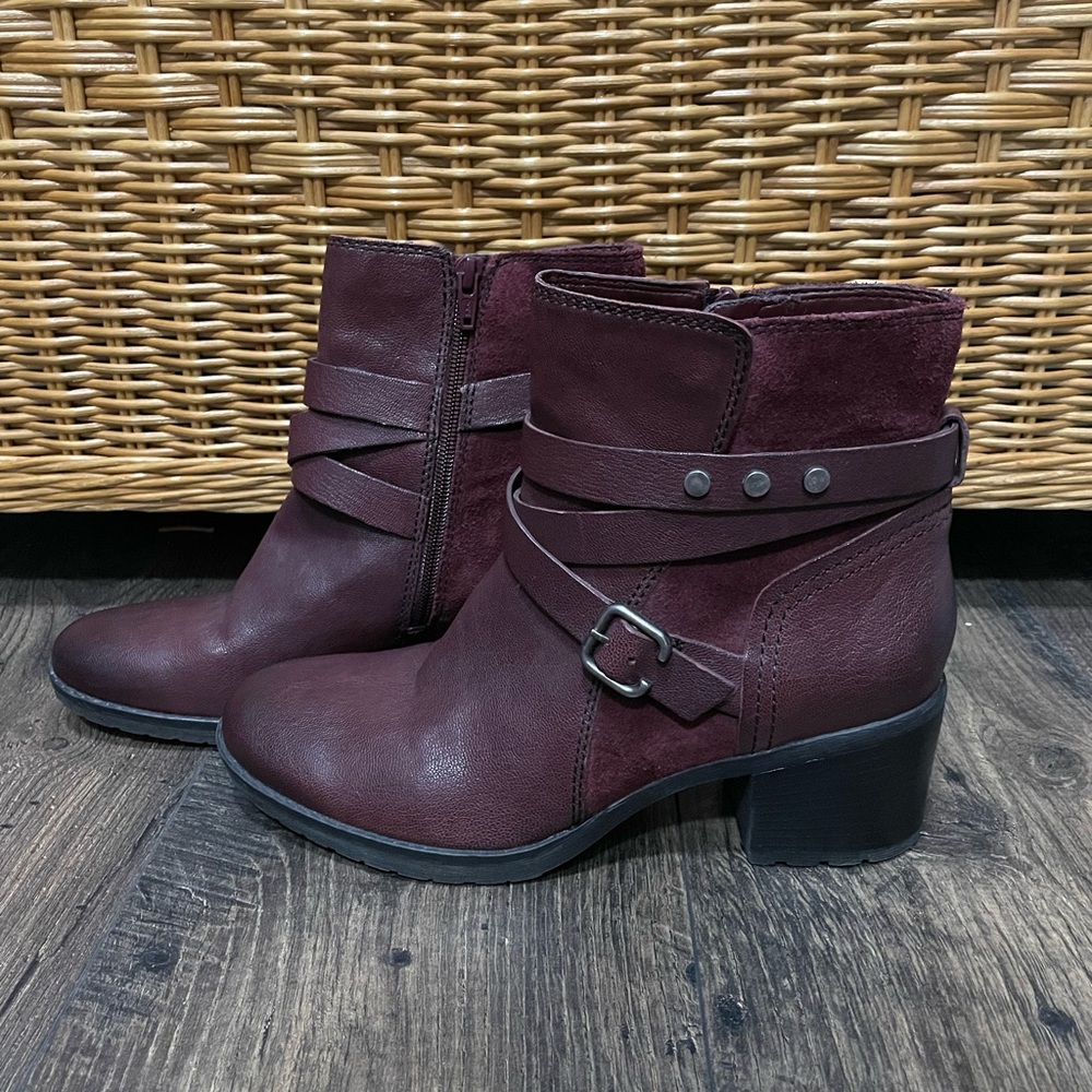 Naturalizer ankle boots, Maroon, size 9.5